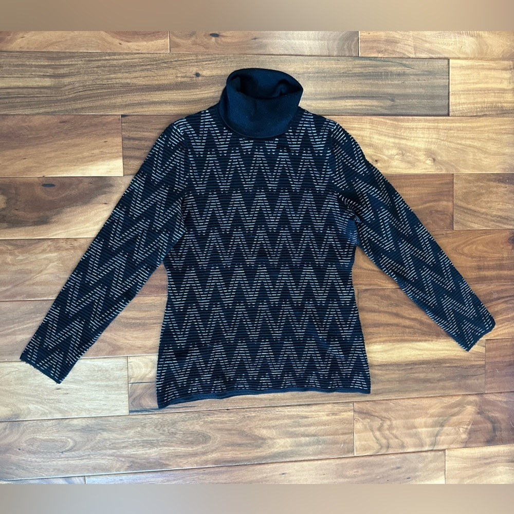 KRIMSON KLOVER Black and Grey Zig Zag Turtleneck Sweater Top size Medium